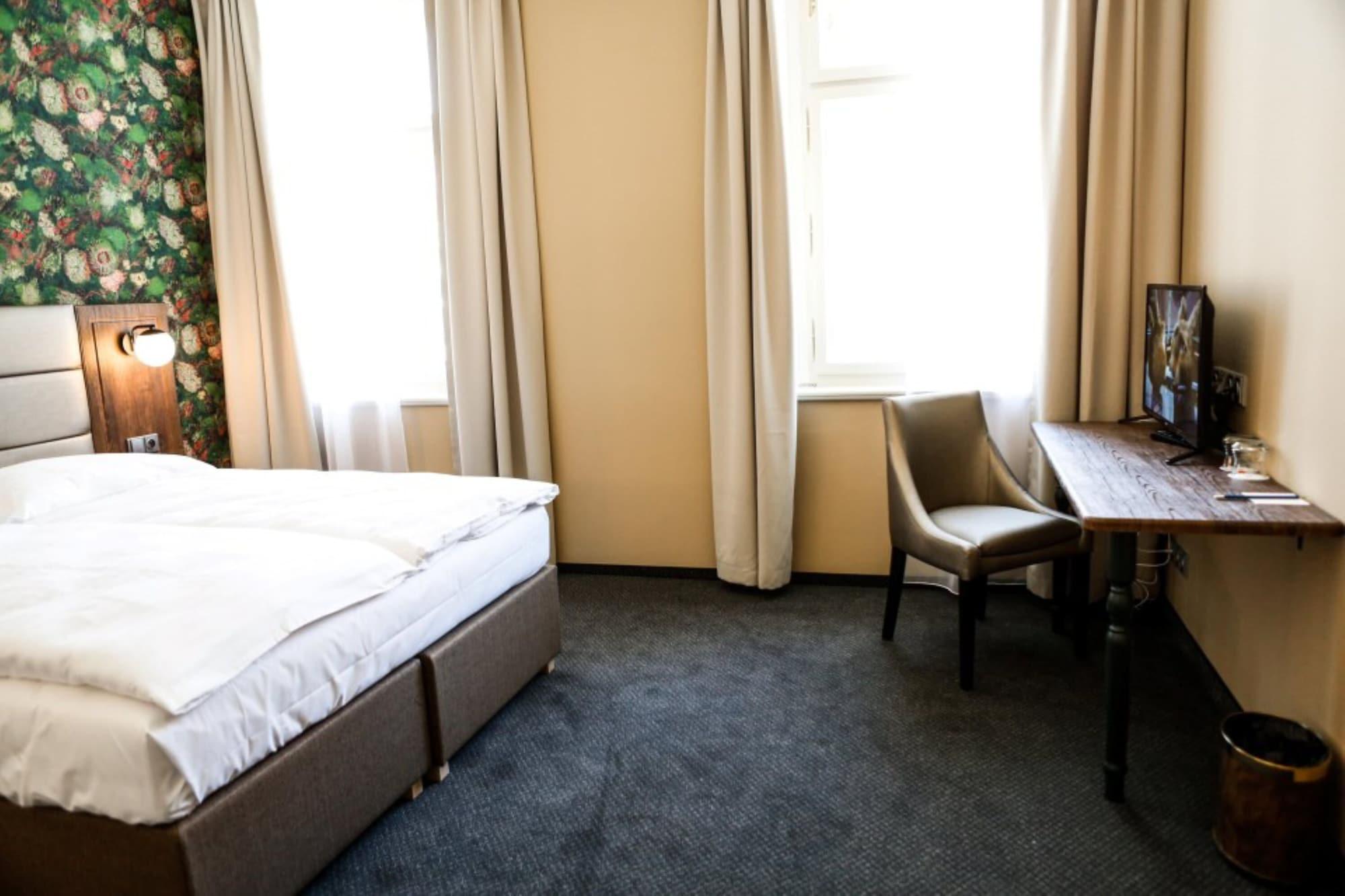 Victoria Hotel 4*