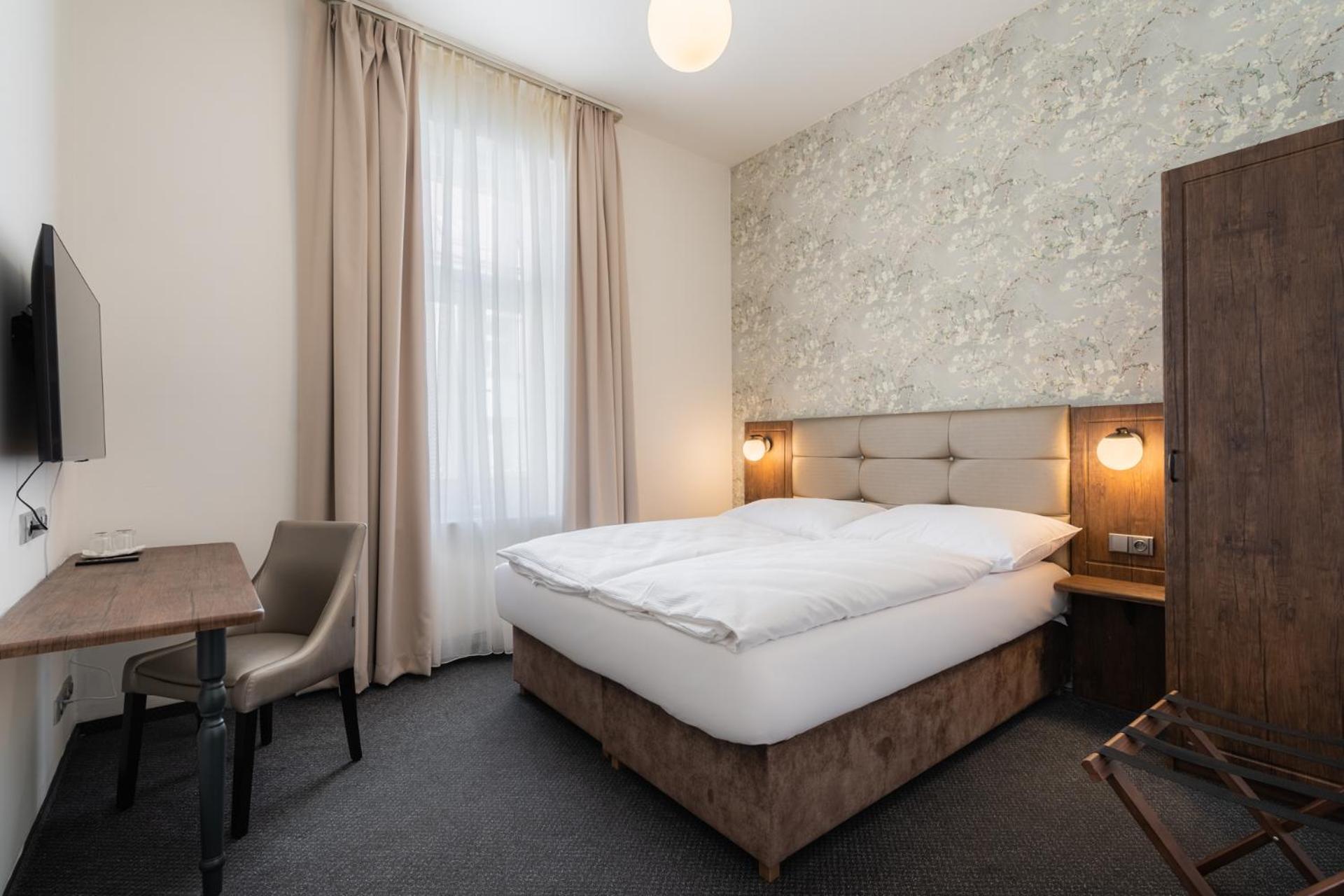 Victoria 4*
