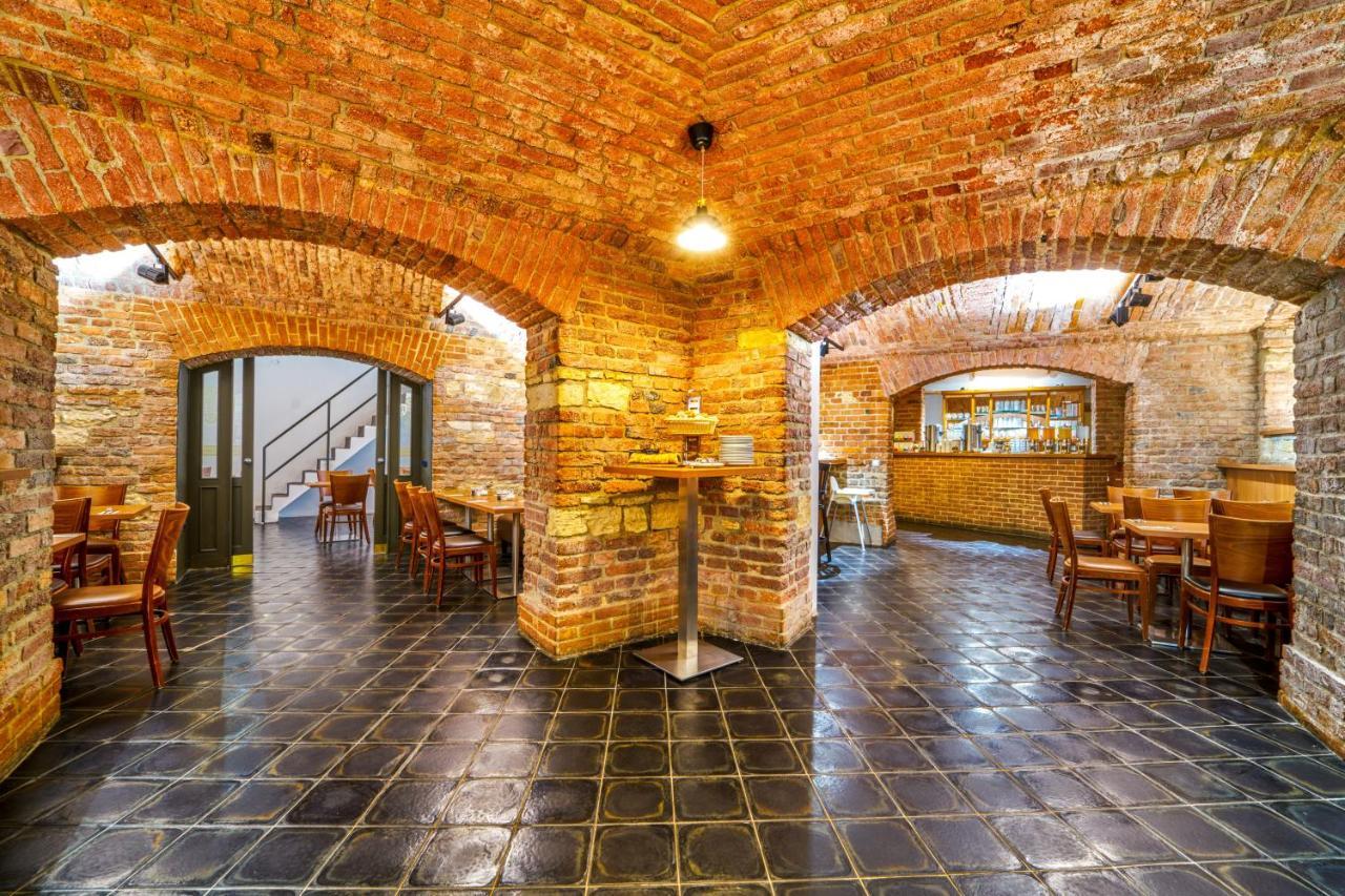 Victoria Hotel 4*